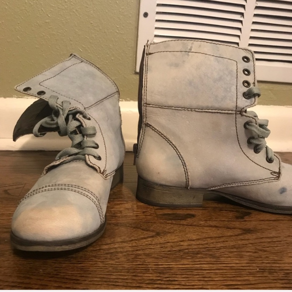Steve Madden lace up boots